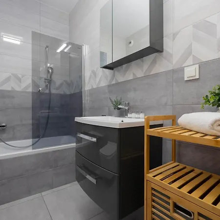 Apartmán Bright Przyokopowa In The Centre Of With Parking By Renters Varšava